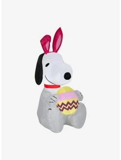Decor Peanuts Snoopy Holding Egg Peanuts Airblown